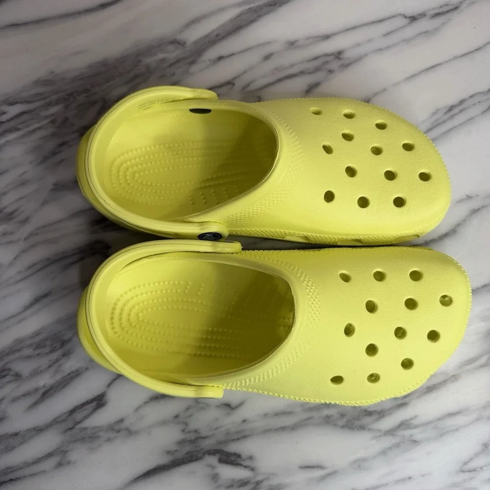 Crocs Classic Clog Slip On Shoes Neon Yellow Men's 6 Women's 8 Water Friendly